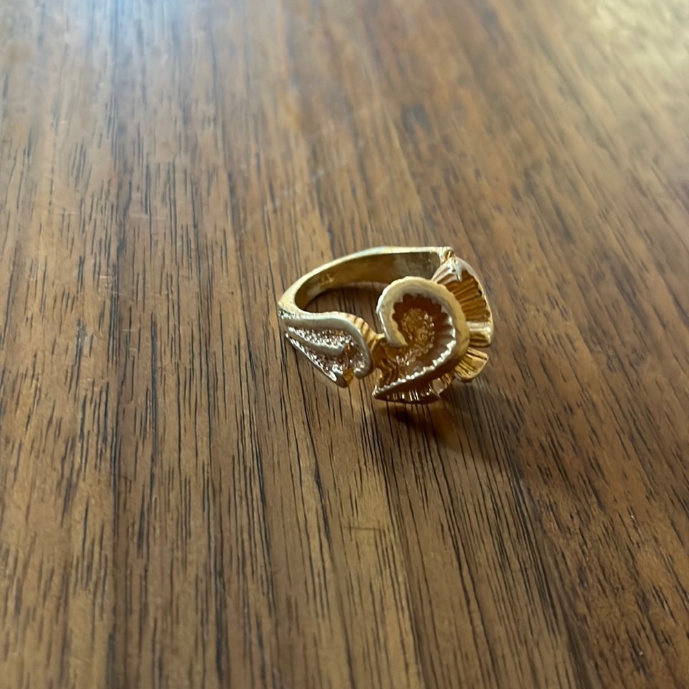 Vintage Womens costume gold ring